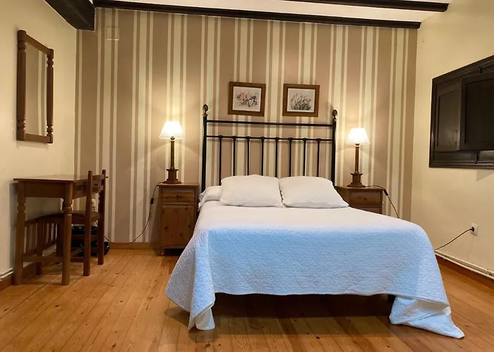 帕萨达梅尔朗特酒店 3* Pechón